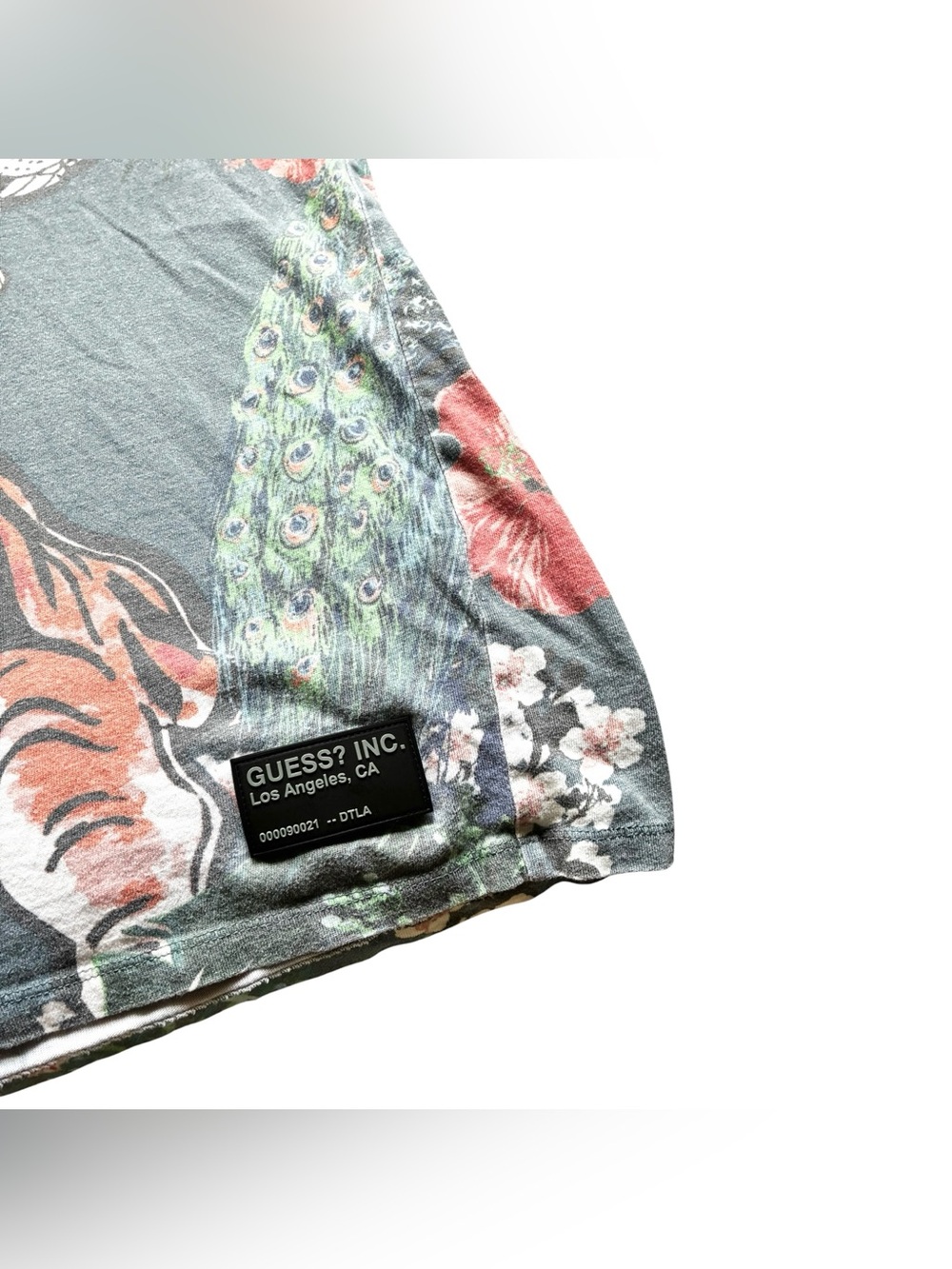 🐯Guess Los Angeles Tropical Tiger & Peacock Graphic T-Shirt - Picture 3 of 8